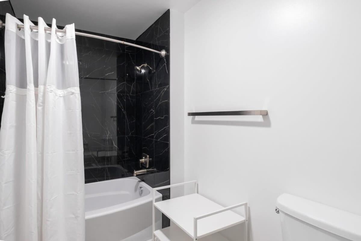 3Br Modern Downtown Apartment With Gym & Office Charlotte Eksteriør billede