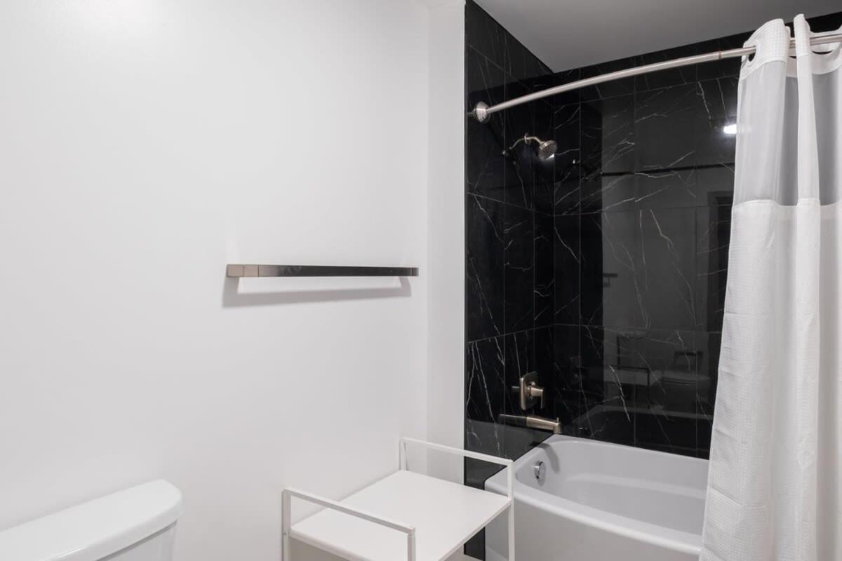 3Br Modern Downtown Apartment With Gym & Office Charlotte Eksteriør billede